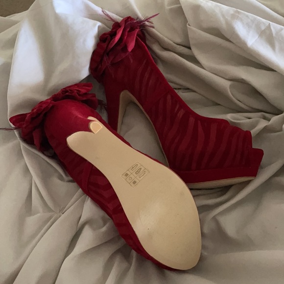 Red Nikole heels - Picture 2 of 10